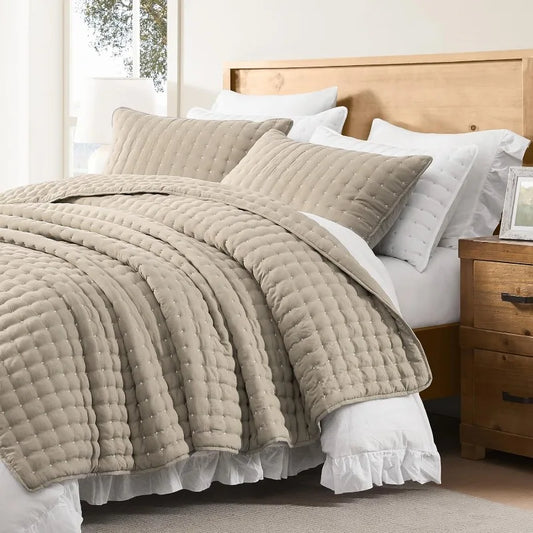 Ultralight King Size Quilt, Sheets with Shams